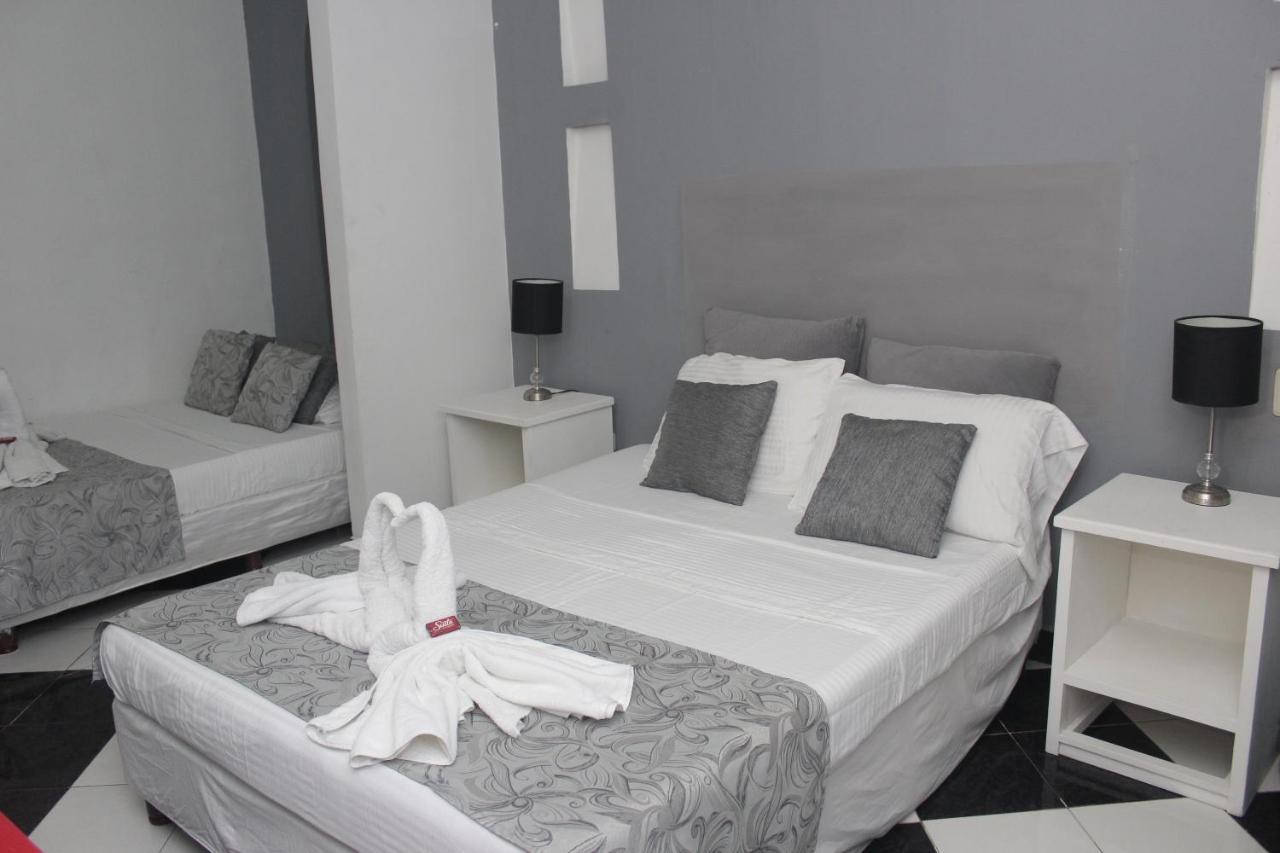 La Costena Hostal